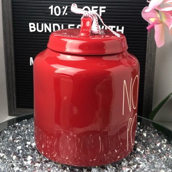 ©️ Rae Dunn Christmas North Pole chubby canister cookie jar - Picture 5 of 6